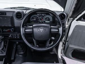 Toyota Land Cruiser 79 2.8GD-6 double cab auto - Image 23