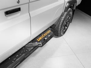 Toyota Land Cruiser 79 2.8GD-6 double cab auto - Image 3