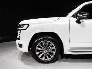 Toyota Land Cruiser 300 3.3D ZX - Image 7