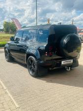 Land Rover Defender 110 D300 X-Dynamic HSE - Image 9