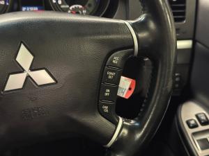 Mitsubishi Pajero 5-door 3.2DI-D GLS - Image 10