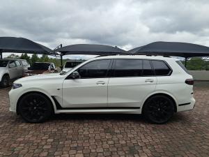 BMW X7 M50i - Image 24