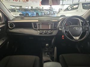 Toyota RAV4 2.0 GX auto - Image 6