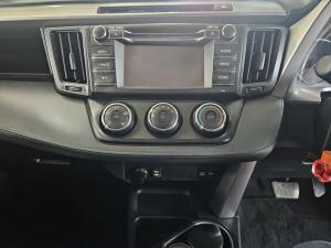 Toyota RAV4 2.0 GX auto - Image 13