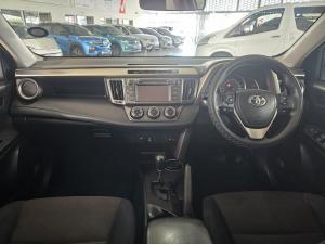 Toyota RAV4 2.0 GX auto - Image 6