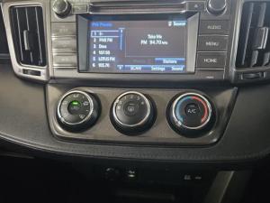 Toyota RAV4 2.0 GX auto - Image 13