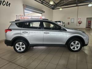 Toyota RAV4 2.0 GX auto - Image 3