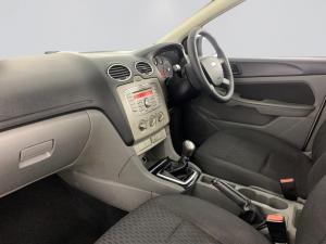 Ford Focus 1.8 Ambiente - Image 13