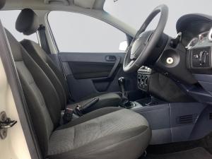 Ford Ikon 1.6 Ambiente - Image 15