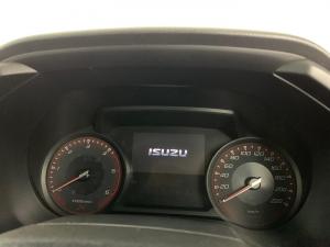 Isuzu D-MAX 1.9 Ddi HR X-RIDER automatic D/C - Image 7