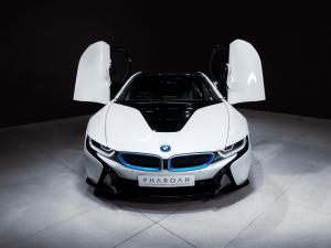 BMW i8 eDrive coupe Protonic Frozen Yellow Edition - Image 11