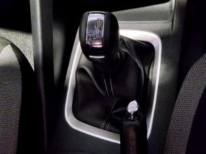 Nissan Magnite 1.0 Visia auto - Image 17