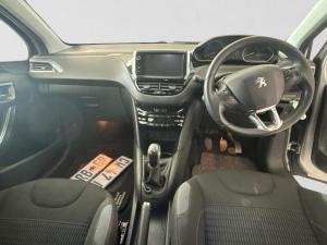 Peugeot 208 5-door 1.6 Allure - Image 17