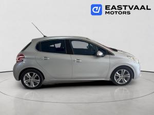 Peugeot 208 5-door 1.6 Allure - Image 8