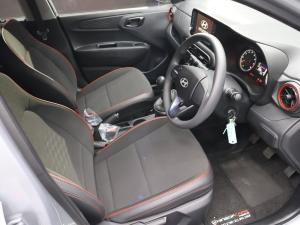 Hyundai Grand i10 1.0 Premium hatch - Image 9