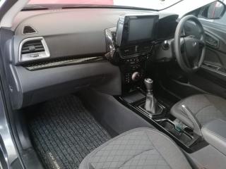 Mahindra XUV 3XO 1.2T MX2 manual
