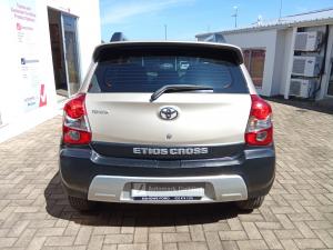 Toyota Etios Cross 1.5 Xs - Image 5