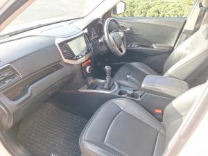 Mahindra XUV300 1.2T W8 - Image 7