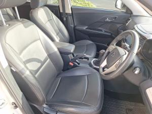 Mahindra XUV300 1.2T W8 - Image 15