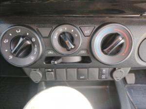 Toyota Hilux 2.8GD-6 Xtra cab Legend manual - Image 16