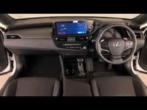 Lexus ES 300h EX - Image 6