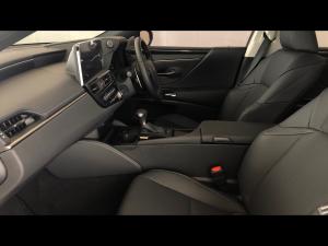 Lexus ES 300h EX - Image 7