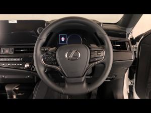 Lexus ES 300h EX - Image 8