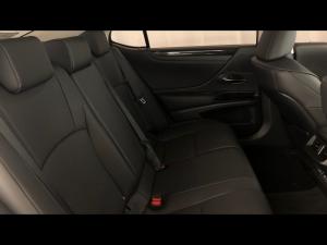 Lexus ES 300h EX - Image 12