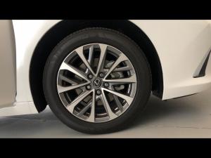 Lexus ES 300h EX - Image 17