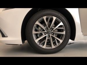 Lexus ES 300h EX - Image 18