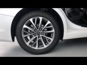 Lexus ES 300h EX - Image 20