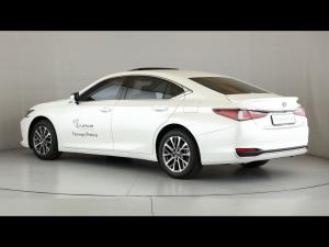 Lexus ES 300h EX - Image 21