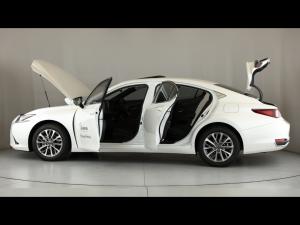 Lexus ES 300h EX - Image 26