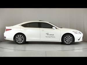 Lexus ES 300h EX - Image 3