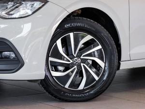 Volkswagen Polo hatch 1.0TSI Life manual - Image 2