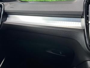 Volvo XC40 D4 AWD Momentum - Image 12