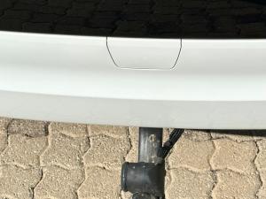 Land Rover Discovery D300 R-Dynamic HSE - Image 11