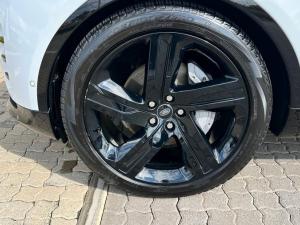 Land Rover Discovery D300 R-Dynamic HSE - Image 11