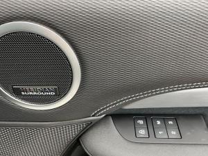 Land Rover Discovery D300 R-Dynamic HSE - Image 14