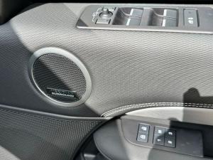 Land Rover Discovery D300 R-Dynamic HSE - Image 16