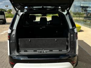 Land Rover Discovery D300 R-Dynamic HSE - Image 9