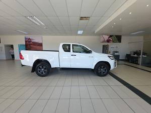 Toyota Hilux 2.4GD-6 Xtra cab Raider manual - Image 3