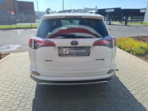 Toyota RAV4 2.0 GX - Image 5