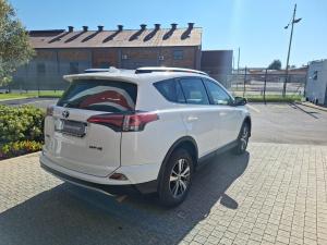 Toyota RAV4 2.0 GX - Image 2