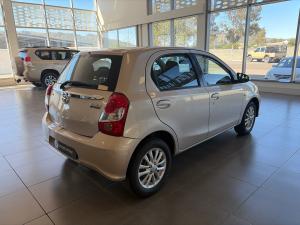 Toyota Etios hatch 1.5 Sprint - Image 2