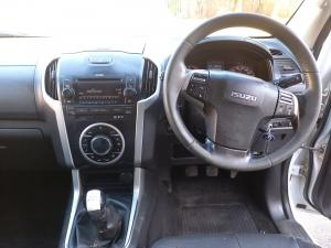 Isuzu KB 300D-Teq Extended cab 4x4 LX - Image 6