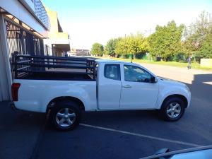 Isuzu KB 300D-Teq Extended cab 4x4 LX - Image 3