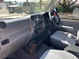 Toyota Land Cruiser 79 4.5D-4D V8 double cab LX - Image 7