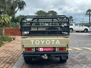 Toyota Land Cruiser 79 4.2D single cab - Image 5