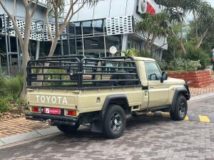 Toyota Land Cruiser 79 4.2D single cab - Image 2